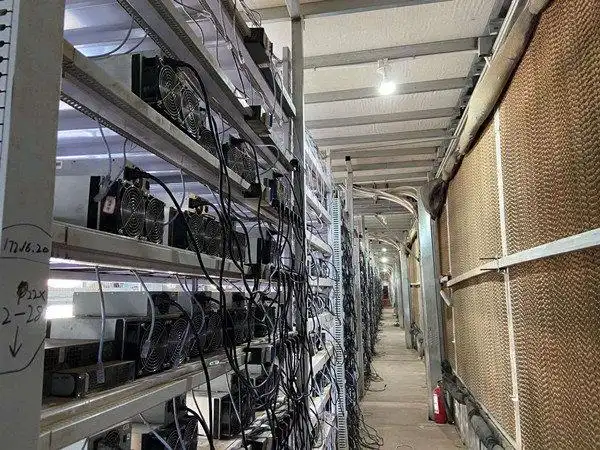 Community knowledge sharing for miners
